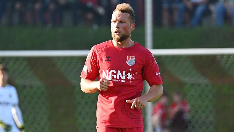 Patrick Hofmann (im Bild) hat seinen Vertrag beim TSV Aubstadt verlängert. Patrick Hofmann (im Bild) hat seinen Vertrag beim TSV Aubstadt verlängert.