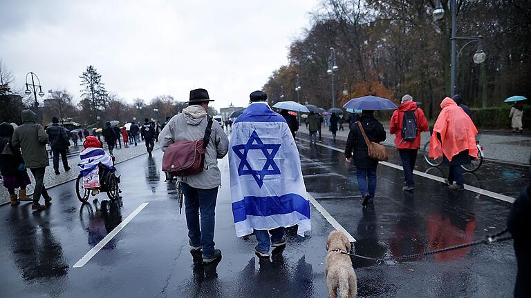 Antisemitismus.jpeg       -  Viele Jüdinnen und Juden sind in jüngster Zeit besorgt um ihre Sicherheit in Deutschland.