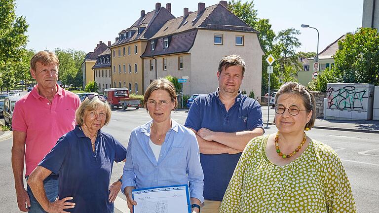 Eine Bürgerinitiative wehrt sich gegen neuen Wohnraum im Würzburger Frauenland. Im Bild von rechts die Gründungsmitglieder Johanna Bußmann, Kilian Distler, Kerstin Distler, Inka Stock und Günter Karp.