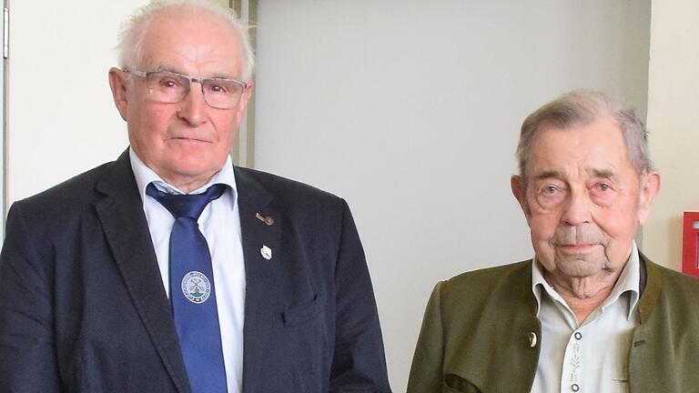 Friedrich Pfeuffer (links) und Oskar Schmidt sind seit 50 Jahren Siebener.