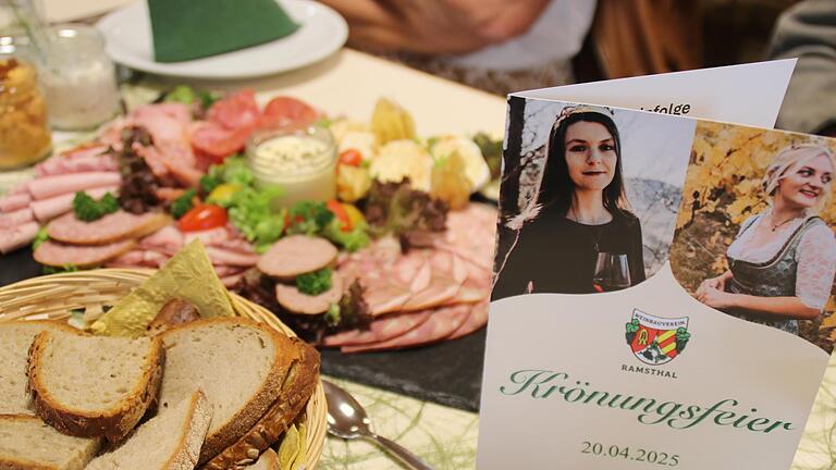 Krönungsfeier der neuen Ramsthaler Weinprinzessin Julia Vierheilig       -  Krönungsfeier der neuen Ramsthaler Weinprinzessin Julia Vierheilig