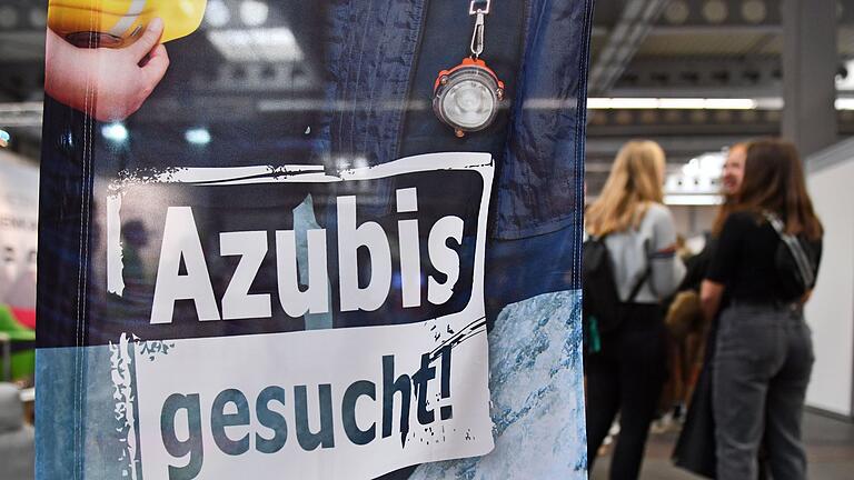 Auszubildende gesucht.jpeg - Viele Betriebe in Deutschland finden einer Umfrage zufolge nicht genügend Auszubildende. Auszubildende gesucht.jpeg - Viele Betriebe in Deutschland finden einer Umfrage zufolge nicht genügend Auszubildende.