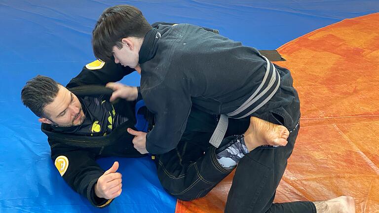 Im Brazilian Jiu-Jitsu, hier Uwe Reinhard und Gheorghe Catranji (oben) beim Training, braucht's viel Konzentration.