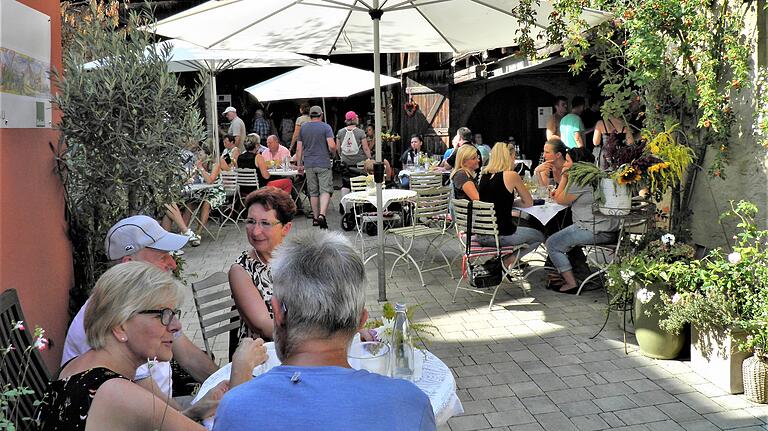 Als Publikumsmagnet erwies sich einmal mehr die Sommeracher Veranstaltung 'Erleben und Genießen'. Insgesamt 19 Anbieter offerierten interessante Angebote und ließen hierbei keine Wünsche offen.