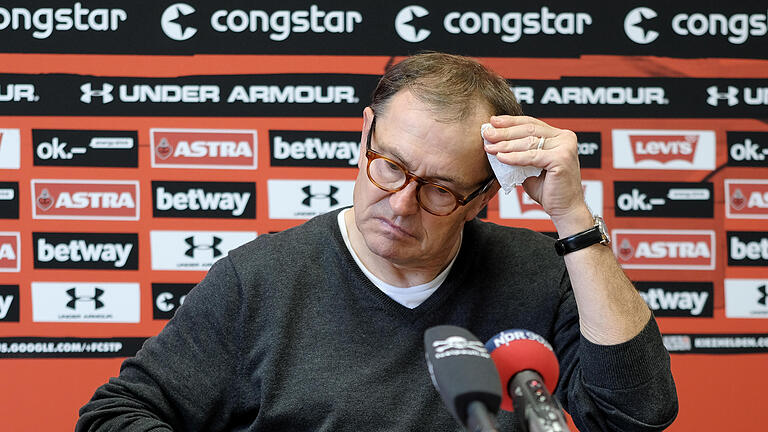 Pressekonferenz St. Pauli       -  Unter Druck: St. Paulis Trainer Ewald Lienen steht nach dem schwachen Saisonstart unter Zugzwang.