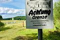 In Behrungen in Thüringen erinnert ein Mahnmal an die deutsche Teilung. Hier sind noch ein Wachturm, Zäume, Sperrungen und so weiter zu besichtigen.