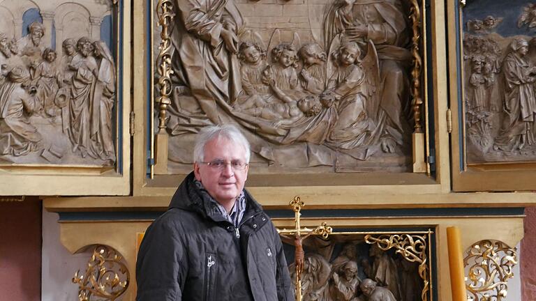 Dekanatskantor Alfons Meusert hat ein besonderes Adventskonzert vorbereitet: Die Weihnachtshistorie wird der Kammerchor mit bekannten Gesangssolisten und dem Leipziger Johann-Rosenmüller-Ensemble in der Kirche St. Michael darbieten.