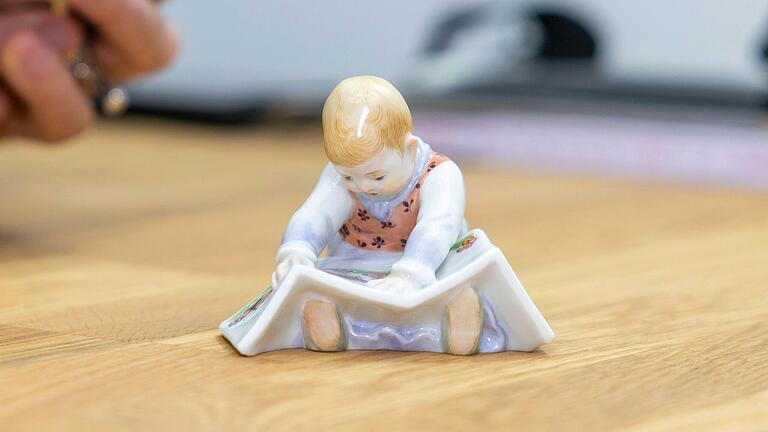 450 Euro wert: Dieses Hentschel-Kind, eine der begehrten Porzellanfiguren von Julius Konrad Hentschel kaufte Fabian Kahl von Annette Matthey. 450 Euro wert: Dieses Hentschel-Kind, eine der begehrten Porzellanfiguren von Julius Konrad Hentschel kaufte Fabian Kahl von Annette Matthey.