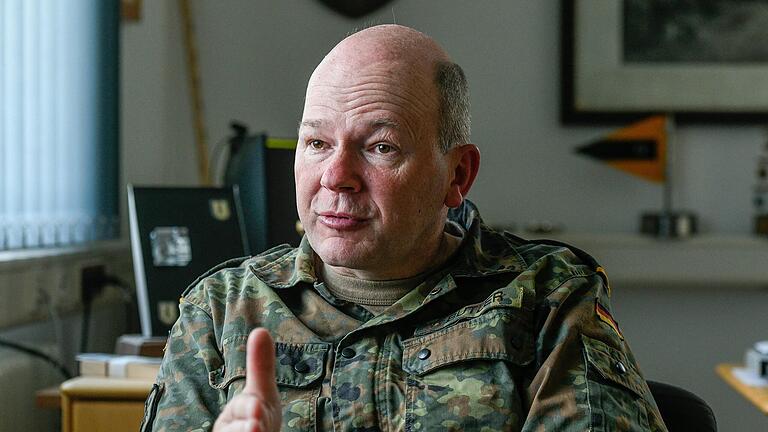 Generalmajor Ruprecht von Butler ist Kommandeur der 10. Panzerdivision der Bundeswehr mit Sitz in Veitshöchheim. Die 10. Panzerdivision soll künftig im Deutschen Heer den Schwerpunkt bei der Landes- und Bündnisverteidigung bilden. Generalmajor Ruprecht von Butler ist Kommandeur der 10. Panzerdivision der Bundeswehr mit Sitz in Veitshöchheim. Die 10. Panzerdivision soll künftig im Deutschen Heer den Schwerpunkt bei der Landes- und Bündnisverteidigung bilden.