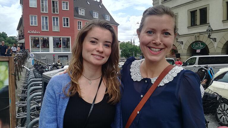 Katharina Gerlach und Sophia Fischer verbringen den Sommer auch gerne in Würzburg am Main oder am Stadtstrand.