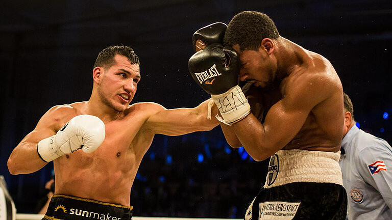 Culcay gegen Andrade       -  Jack Culcay (l) boxte stark gegen den US-Amerikaner Demetrius Andrade. Foto: Christoph Schmidt