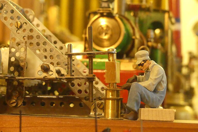 Millimeter-Arbeit am Klopfer. Millimeter-Arbeit am Klopfer.