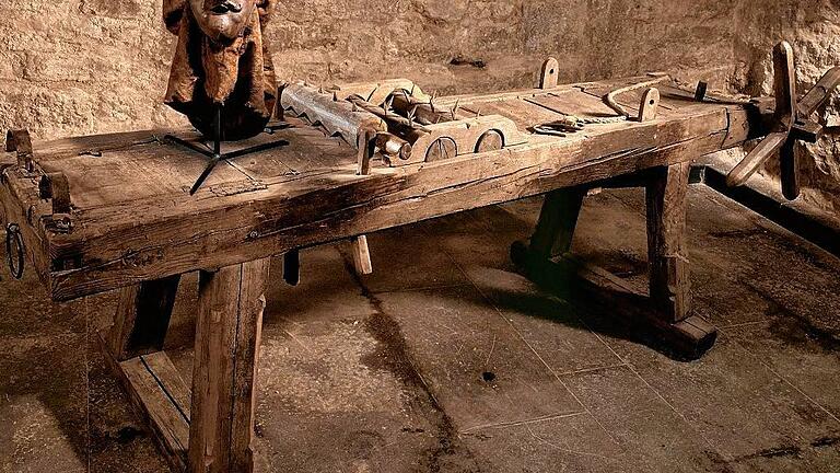 Streckbank für unliebsame Zeitgenossen: Das Kriminalmuseum widmet sich Luther und der Hexenfrage.