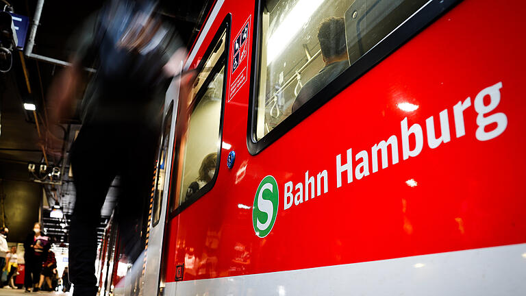 S-Bahn Hamburg       -  Die Deutsche Bahn will ihr Pilotprojekt nun auf zwei weitere Städte ausweiten.