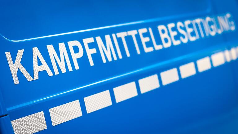 Kampfmittelbeseitigungsdienst       -  Die Polizei übergibt die Granate an den Kampfmittelbeseitigungsdienst. (Symbolbild)