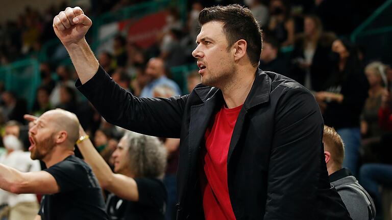 Kreso Loncar, Manager Sport und Scouting beim Basketball-Bundesligisten s.Oliver Würzburg, kann sich wohl über einen weitere Neuzugang freuen. Kreso Loncar, Manager Sport und Scouting beim Basketball-Bundesligisten s.Oliver Würzburg, kann sich wohl über einen weitere Neuzugang freuen.