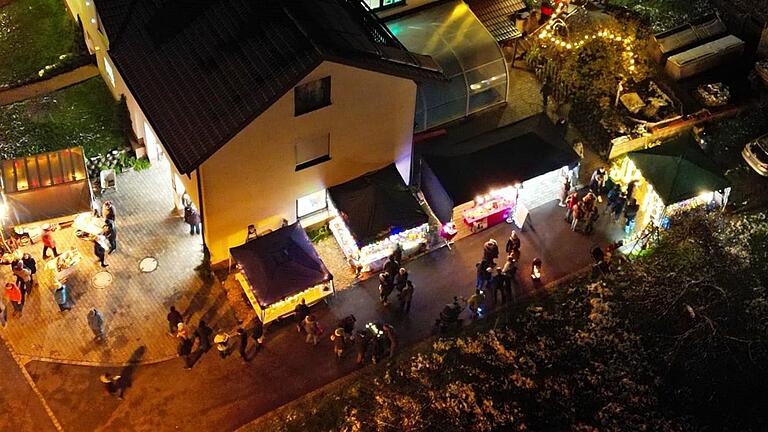 Auch 2024 fand wieder ein Adventsmarkt rund um das Gasthaus Glückstein in Serrfeld statt. Auch 2024 fand wieder ein Adventsmarkt rund um das Gasthaus Glückstein in Serrfeld statt.