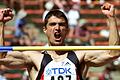 Geschafft: Der Karlstadter Zehnkämpfer Stefan Schmid freut sich 2001 bei der WM in Edmonton über übersprungene 1,97 Meter im Hochsprung.