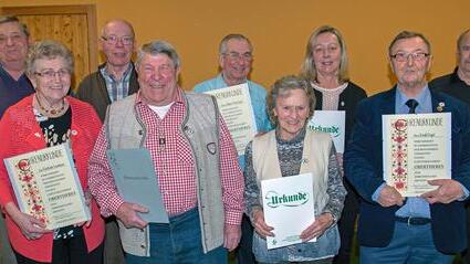 Der Gartenbauverein Obertheres ehrte in der Hauptversammlung treue Mitglieder. Unser Bild zeigt (von links) Vorsitzenden Manfred Dohles, Gerlinde Landauer, Siegfried Stingl, Hilmar Hahn, Alfons Nastvogel, Charlotte Eisemann, Karin Basel, Ewald Vogel und Friedrich Langenbach. Der Gartenbauverein Obertheres ehrte in der Hauptversammlung treue Mitglieder. Unser Bild zeigt (von links) Vorsitzenden Manfred Dohles, Gerlinde Landauer, Siegfried Stingl, Hilmar Hahn, Alfons Nastvogel, Charlotte Eisemann, Karin Basel, Ewald Vogel und Friedrich Langenbach.