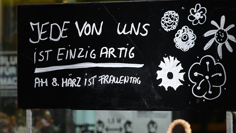 Am Weltfrauentag demonstriert das Frauennetzwerk Main-Spessart von 11 bis 13 Uhr in Karlstadt auf dem Marktplatz. Am Weltfrauentag demonstriert das Frauennetzwerk Main-Spessart von 11 bis 13 Uhr in Karlstadt auf dem Marktplatz.
