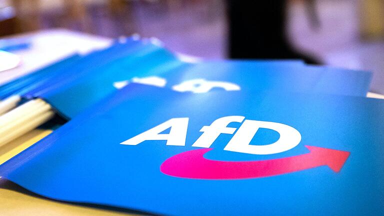 Die Kreistags-AfD ist sauer, weil ein Antrag im Sozialausschuss ohne ihr Beisein behandelt worden ist. Die Kreistags-AfD ist sauer, weil ein Antrag im Sozialausschuss ohne ihr Beisein behandelt worden ist.