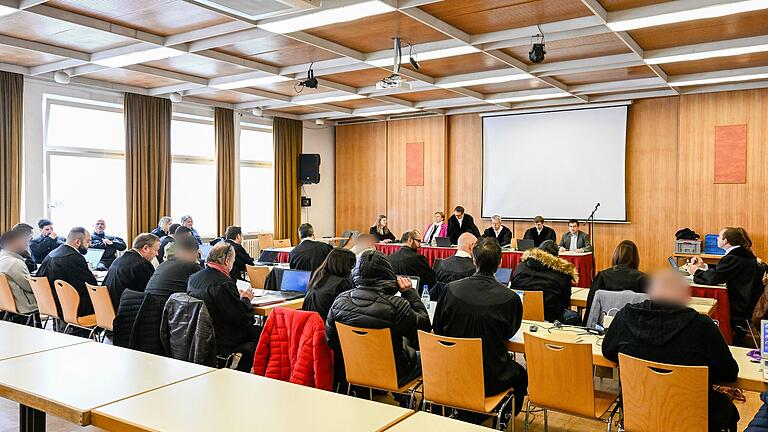 Der Saal im CVJM-Heim in Würzburg wird zum Gerichtssaal: Aus Platzgründen verhandelt das Landgericht im großen Drogendealer-Prozess gegen sechs Angeklagte nicht im Justizzentrum.