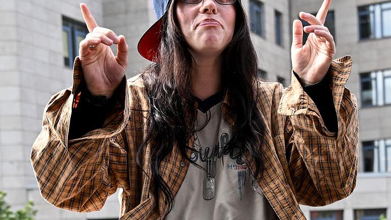Comeback der weißen Socken       -  Die amerikanische Sängerin Billie Eilish trägt gerne weiße Socken.