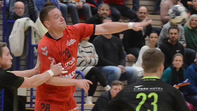 Einer von drei verbliebenen Rückraumspielern im Team des TSV Lohr: Fabian Zehnter