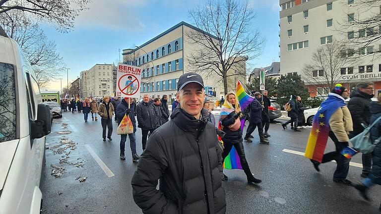 Die Demo zum Christopher Street-Day ist für Alexander Steinbeis eine Pflichtveranstaltung: 'Eine bunte und vielfältige Gesellschaft ist keine Bedrohung.' Die Demo zum Christopher Street-Day ist für Alexander Steinbeis eine Pflichtveranstaltung: 'Eine bunte und vielfältige Gesellschaft ist keine Bedrohung.'