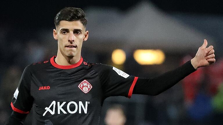 Ivan Franjic fällt derzeit nach einer Knieoperation aus. Die Würzburger Kickers hoffen, dass der Mittelfeldspieler in den möglichen Relegationsspielen zur Dritten Liga wieder spielen könnte. Ivan Franjic fällt derzeit nach einer Knieoperation aus. Die Würzburger Kickers hoffen, dass der Mittelfeldspieler in den möglichen Relegationsspielen zur Dritten Liga wieder spielen könnte.