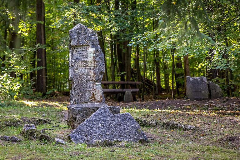 Der Sternplatz, auch Adolphstein genannt, ist der höchste Punkt der Tour. Der Sternplatz, auch Adolphstein genannt, ist der höchste Punkt der Tour.