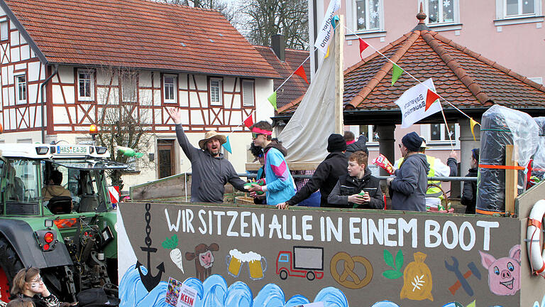 Farbenprächtiger Faschingszug in Neubrunn