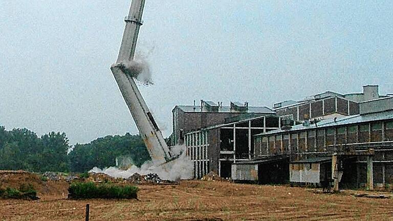 zuckerfabrik       -  Nicht nur bei den Bauern herrschte Wehmut bei der Sprengung.