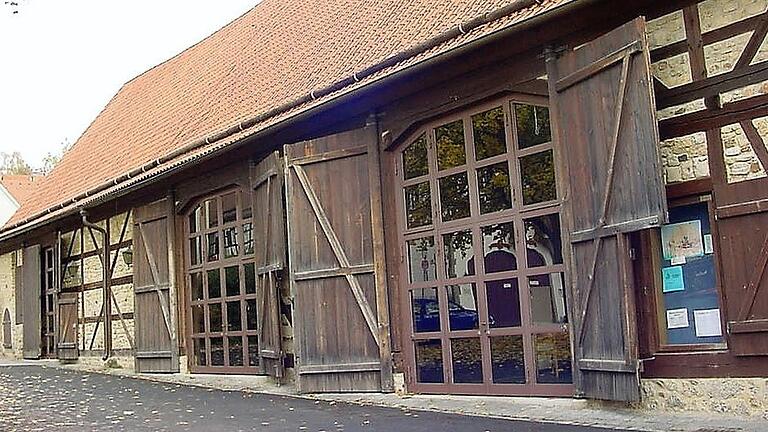 Die Markthalle in Ostheim soll äußerlich ihren Scheunencharakter behalten, im Innern aber zu einem modernen Treffpunkt umgebaut werden.