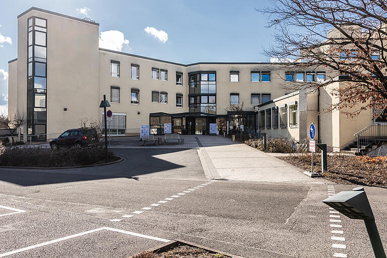 Im früheren Krankenhaus in Marktheidenfeld ist die Notunterkunft des Landkreises untergebracht. (Archivbild) Im früheren Krankenhaus in Marktheidenfeld ist die Notunterkunft des Landkreises untergebracht. (Archivbild)
