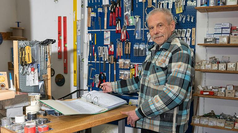 Der Schrauben Sepp geht in Rente und sucht einen Nachfolger. Josef Vogt sammelt Unterschriften, damit sein Laden nicht verschwindet.