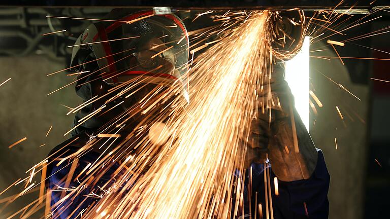 Im Maschinenbau und unter den Autozulieferern hat die Corona-Krise derzeit verheerende Folgen. Indes steuern in Mainfranken auch in anderen Branchen offenbar immer mehr Firmen auf das endgültige Aus zu.