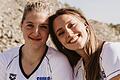 Die Würzburger Schwimmerinnen Lea Boy (links) und Leonie Beck (rechts) starten 2022 bei der Freiwasser-WM in Budpest.