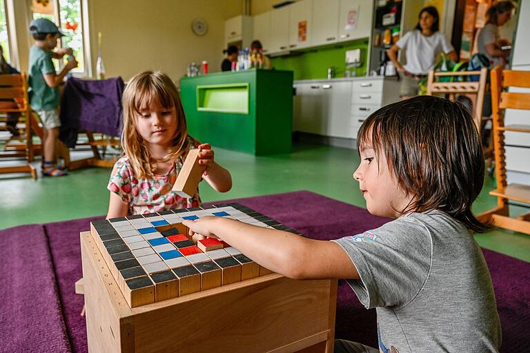 Das Familienzentrum beherbergt nicht nur einen Kindergarten, der elterninitiativ geführt wird. Das Familienzentrum beherbergt nicht nur einen Kindergarten, der elterninitiativ geführt wird.