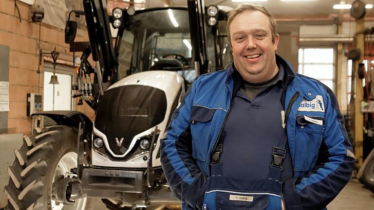 Christian Halbig in seiner Werkstatt in der Tückelhäuser Straße. Während der Kampagne sorgt er dafür, dass die LKWs der LMG gewartet und repariert werden, damit der Rübentransport sichergestellt ist. Christian Halbig in seiner Werkstatt in der Tückelhäuser Straße. Während der Kampagne sorgt er dafür, dass die LKWs der LMG gewartet und repariert werden, damit der Rübentransport sichergestellt ist.