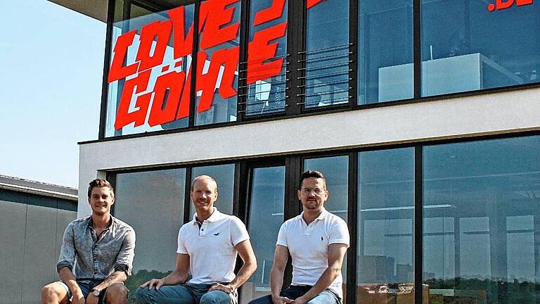Freuen sich über die Auszeichnung für die Firma Evoworkx Media (von links): Josef Ertl, Martin Ziegler und Inhaber Alexander Streck. Freuen sich über die Auszeichnung für die Firma Evoworkx Media (von links): Josef Ertl, Martin Ziegler und Inhaber Alexander Streck.