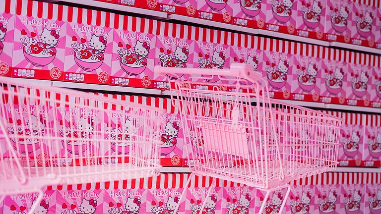 50 Jahre Hello Kitty - Im Supercandy Pop-Up Museum können Fans in eine Welt voller Hello Kitty eintauchen. (Foto Archiv) 50 Jahre Hello Kitty - Im Supercandy Pop-Up Museum können Fans in eine Welt voller Hello Kitty eintauchen. (Foto Archiv)