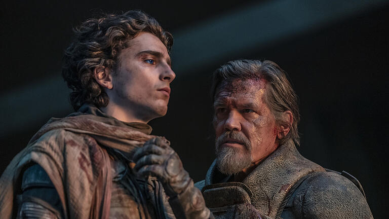 Kinostart - 'Dune: Part Two'.jpeg       -  Timothée Chalamet (links) als Paul Atreides und Josh Brolin als Gurney Halleck im  'Dune: Part Two'.