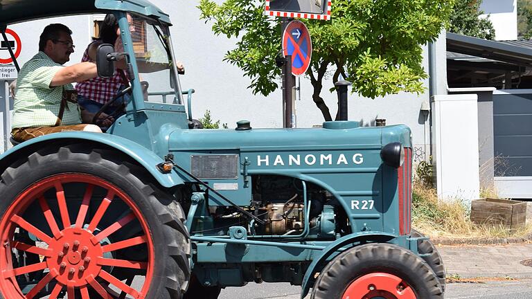 Einer der ältesten Schlepper beim Lindenfest in Trennfeld.