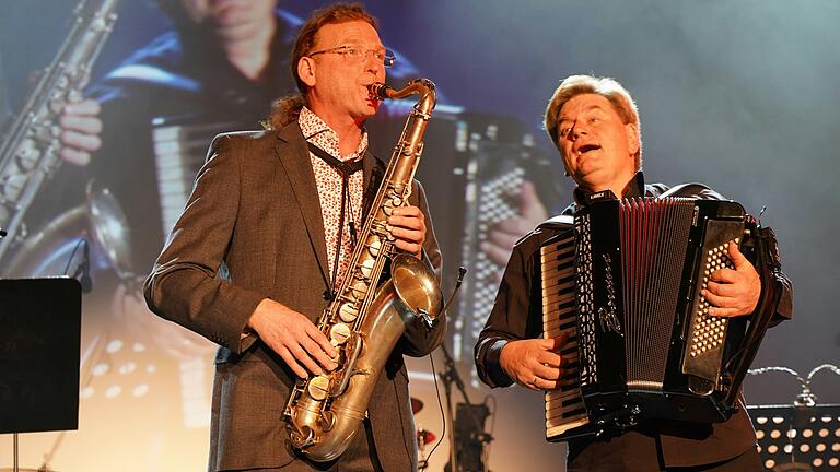Matthias Köhler und Wolfgang Schöttner mit Leidenschaft beim Tango 'Ole Guapa' Matthias Köhler und Wolfgang Schöttner mit Leidenschaft beim Tango 'Ole Guapa'