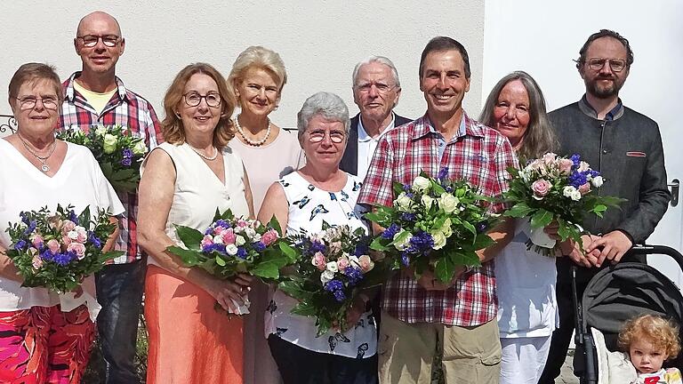 Unser Foto zeigt (von links): Maria Jelinek, Paul Riegler, Elvira Schenck, Jadwiga Deeg, Silvia Meilinger, Peter Deeg, Stefan Scheuring, Annelie Seidl, Peter Stefan Deeg sowie im Kinderwagen Ewa Lillegraven-Deeg.       -  Unser Foto zeigt (von links): Maria Jelinek, Paul Riegler, Elvira Schenck, Jadwiga Deeg, Silvia Meilinger, Peter Deeg, Stefan Scheuring, Annelie Seidl, Peter Stefan Deeg sowie im Kinderwagen Ewa Lillegraven-Deeg.