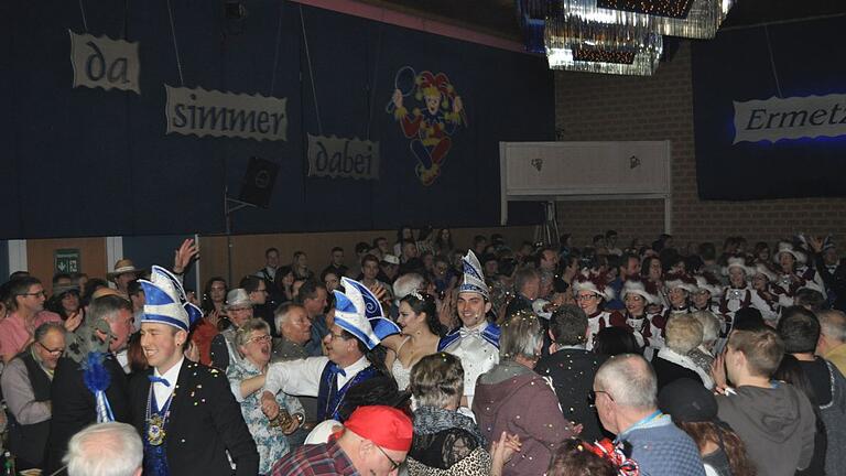 Bei der Faschingssitzung in Ermershausen war der Ermetzia-Express voll in Fahrt.