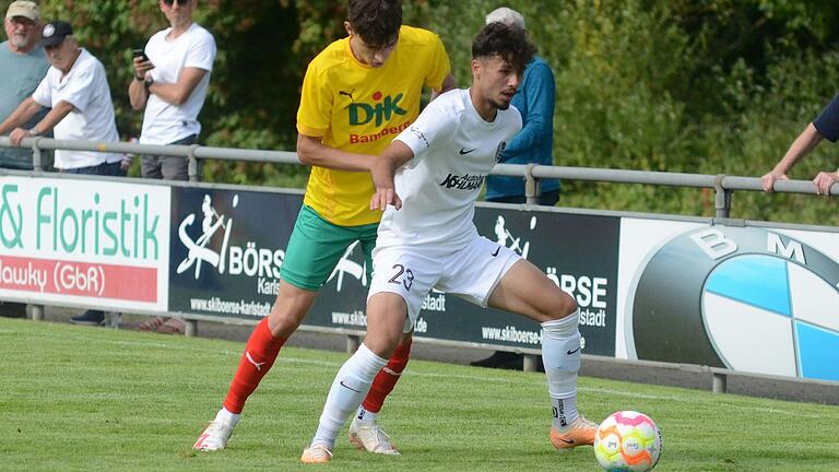 Fabio Tudor (vorne, Archivbild mit Sebastian Zweyer von Don Bosco Bamberg) hatte den TSV Karlburg mit 3:0 in Führung gebracht, doch am Ende musste seine Mannschaft mit einem Unentschieden zufrieden sein.