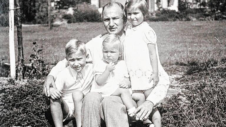 Peter, Christine und Annette mit Vater Heinrich Anton Fegter.