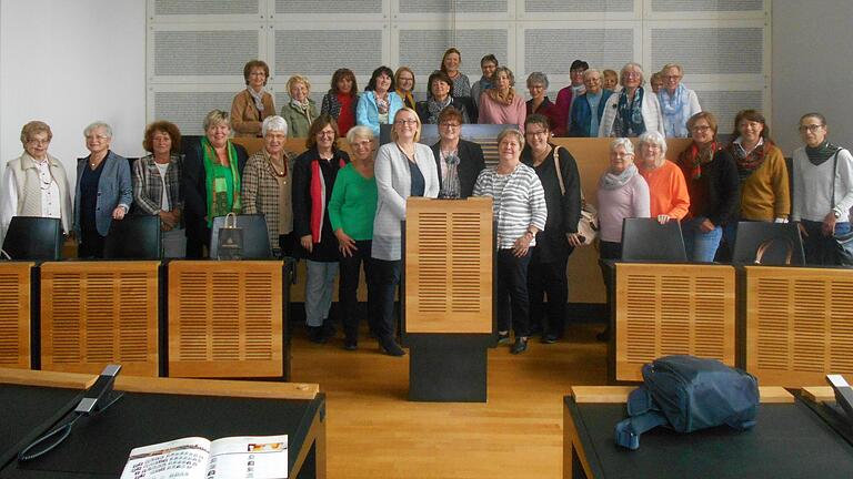 Glückwünsche zum Wahlsieg gab es von der Frauen-Union Würzburg-Land, die im Saarland unterwegs waren und deswegen auch mal im Rathaus vorbeischauten.